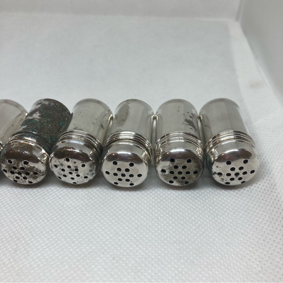 Set of 8 Silver Plated W.M.Co #4 Personal Salt and Pepper Shakers Vintage - Picture 14 of 16
